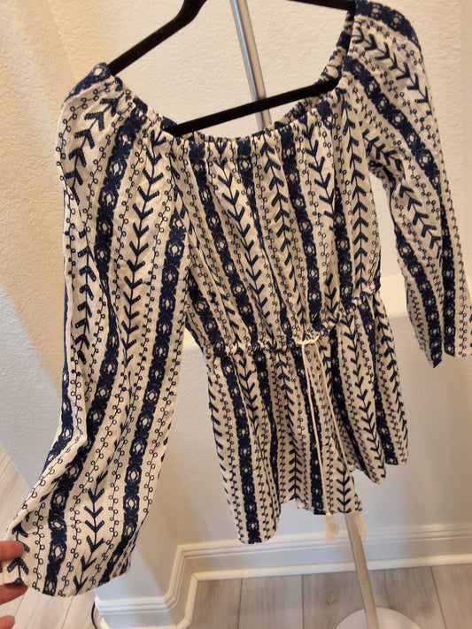 Cupcakes and Cashmere Size M Womens Blue and White Embroidered Romper