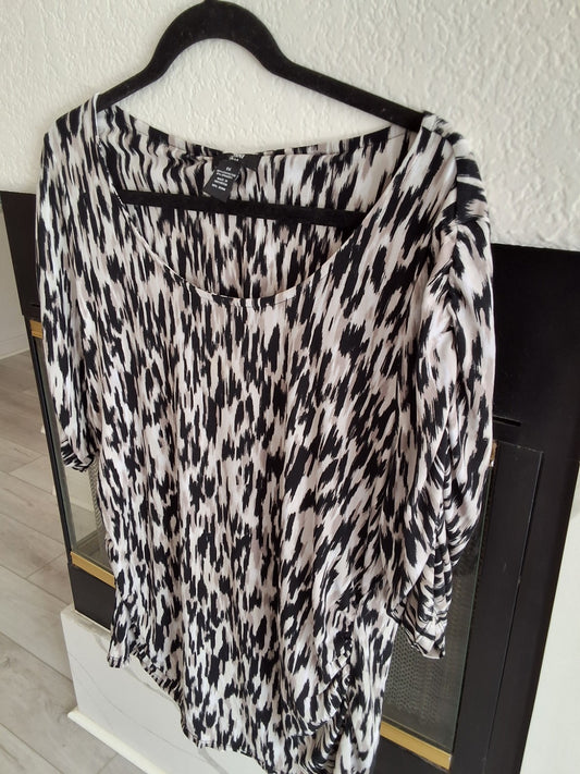 Alfani Animal Print Geometric Silky Top Blouse Black White Scoop Neck 1X Womens