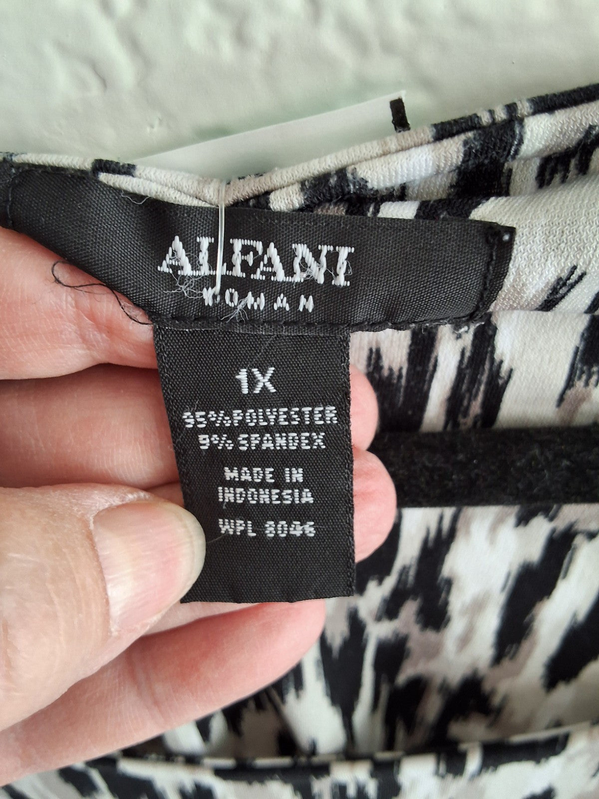 Alfani Animal Print Geometric Silky Top Blouse Black White Scoop Neck 1X Womens