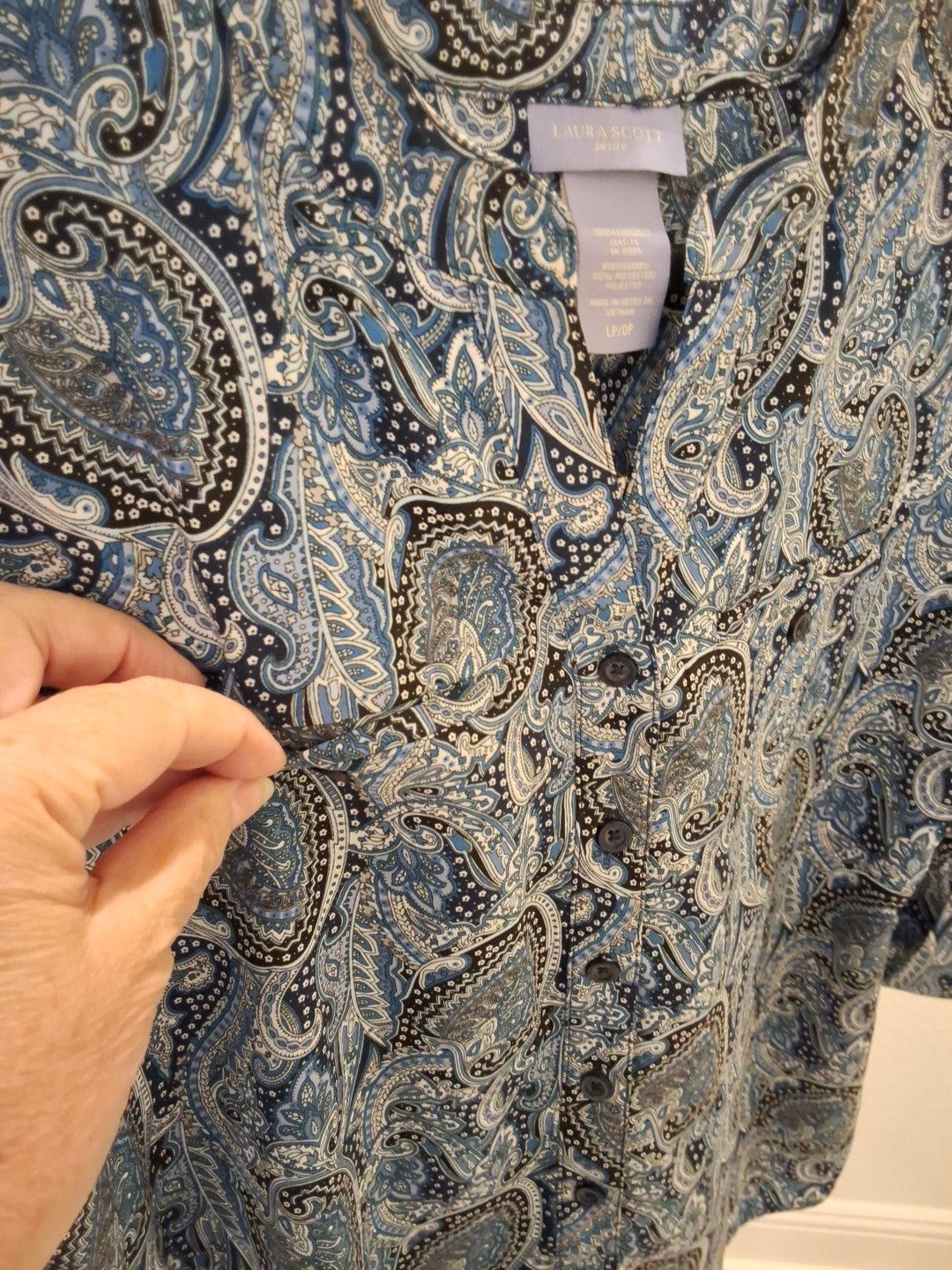 Laura Scott Blue Paisley 3/4 Roll Tab Coastal Grandmother Silky Shirt L NWOT