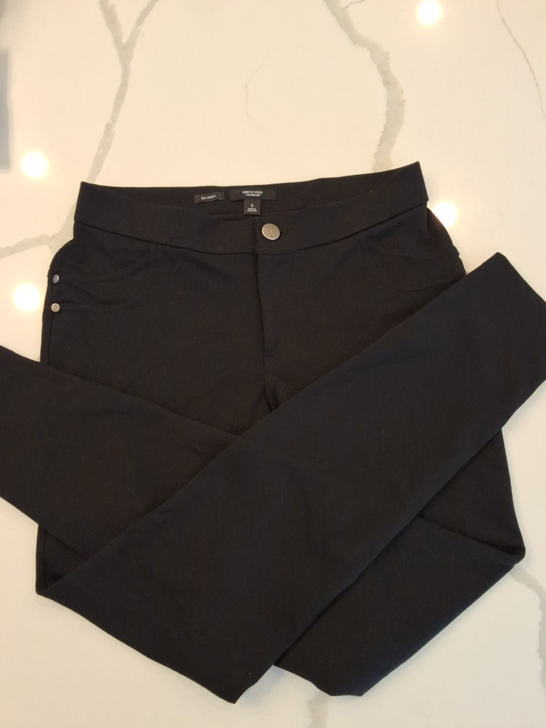 Simply Vera Skinny Black Size S Pockets in Back & Faux Pockets in Front Capris