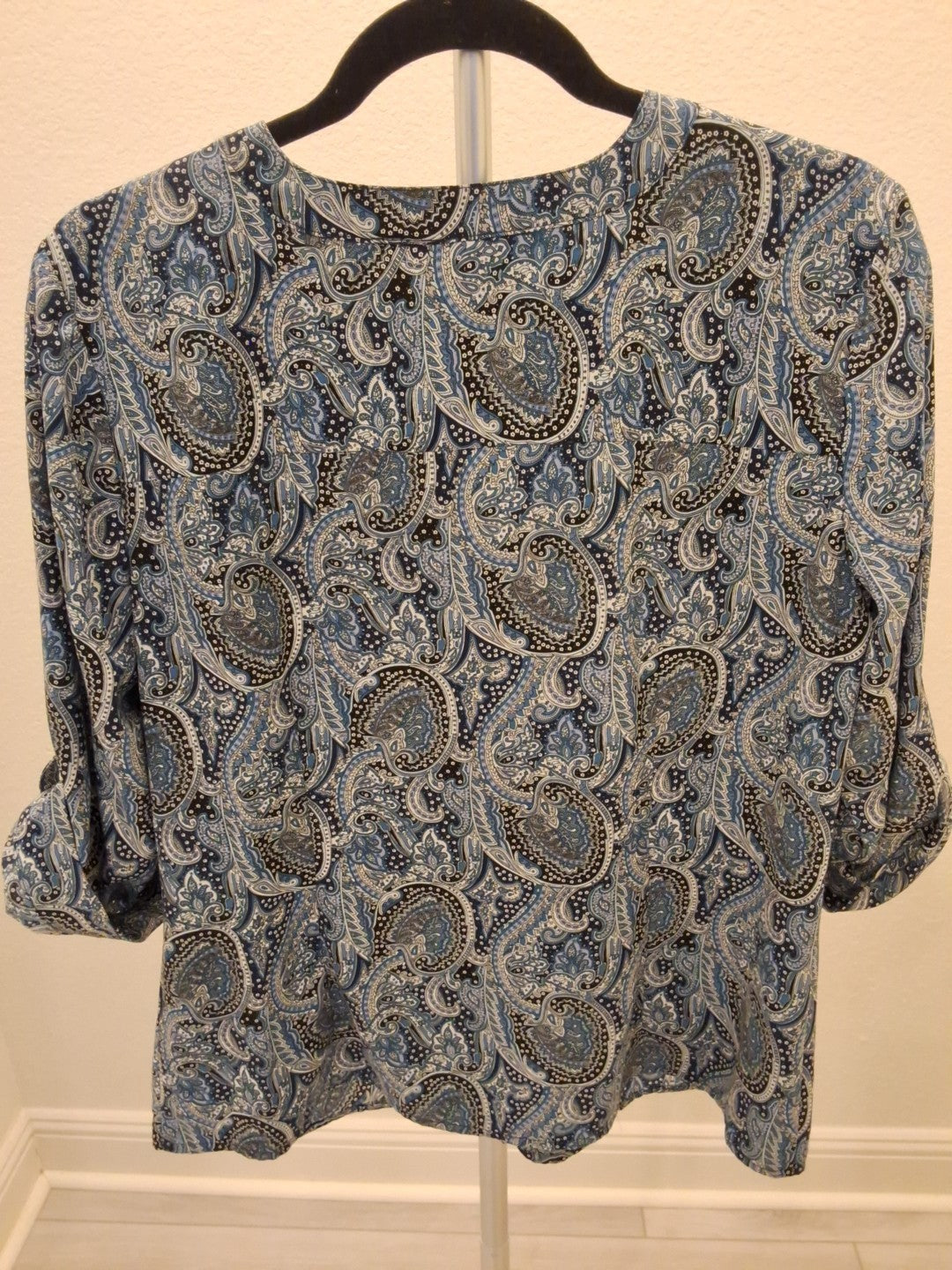 Laura Scott Blue Paisley 3/4 Roll Tab Coastal Grandmother Silky Shirt L NWOT