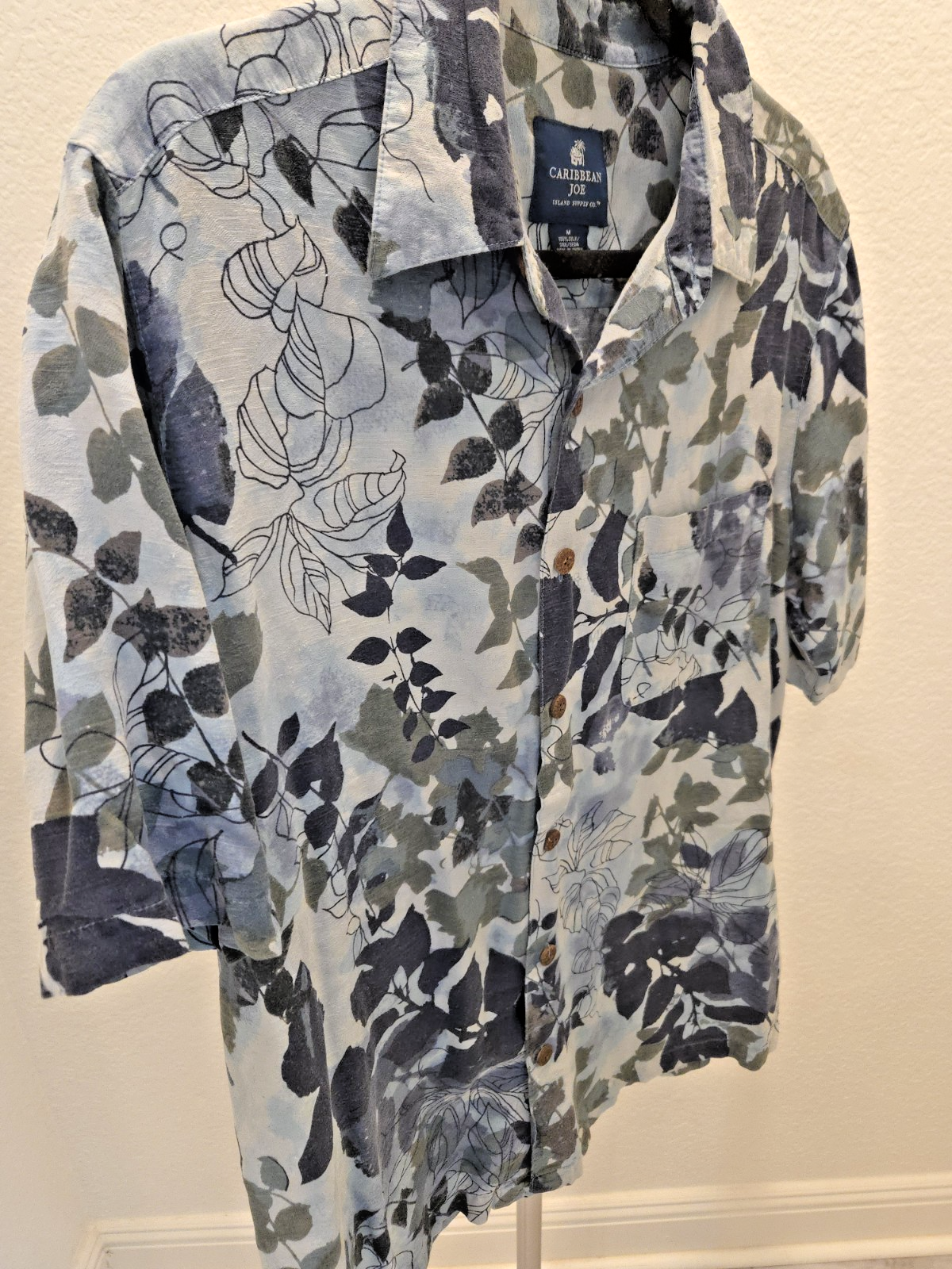 Caribbean Joe Men's 100% Silk Floral Blue Short Sleeve Hawaiian Aloha Shirt M
