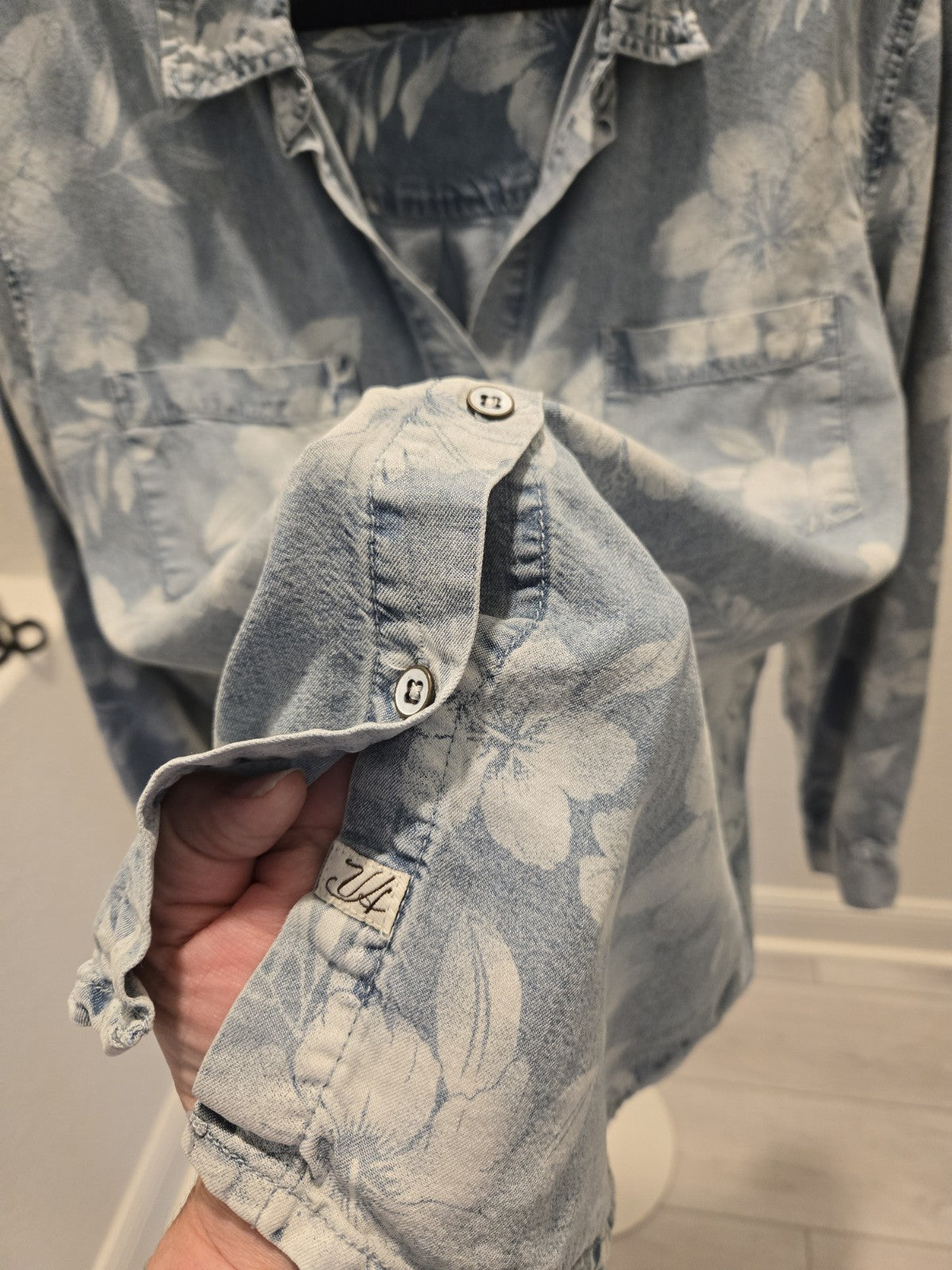Vintage Havana M Bleached Tropical Denim Look Button Down 100% Lyocell Top