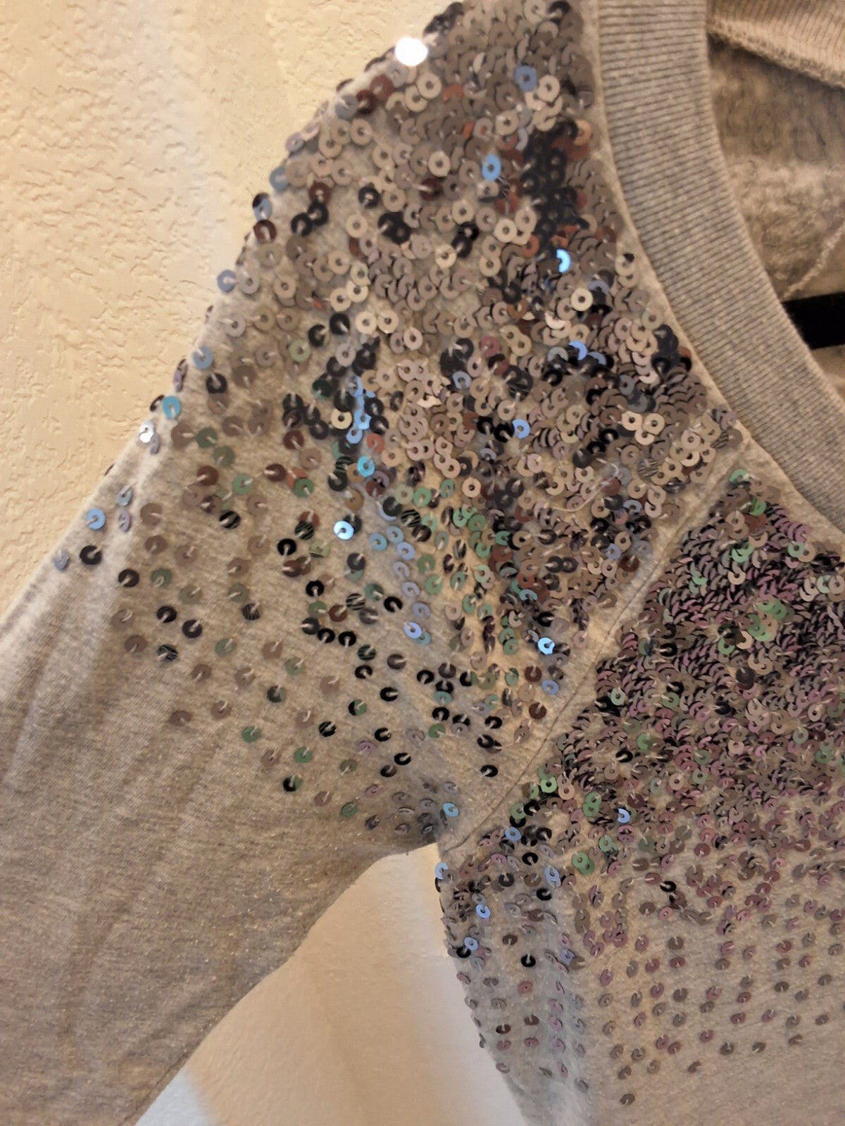 DKNY Size S Womens Gray with Sequins Scoop Neck 3/4 Sleeve Top/Sweatshirt