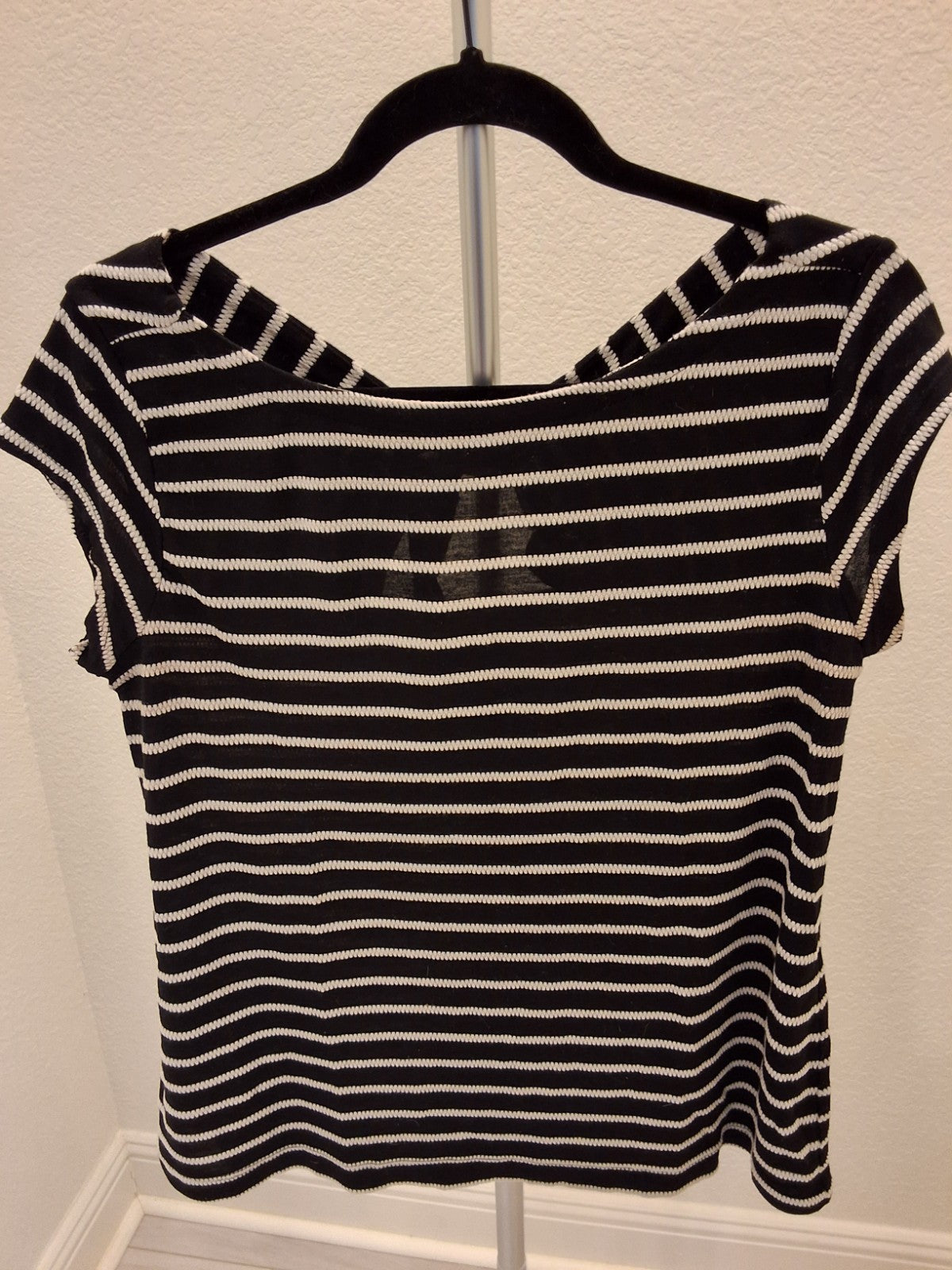 Loft Size M Black And White Stripe Tie in the back with keyhole Womens Top