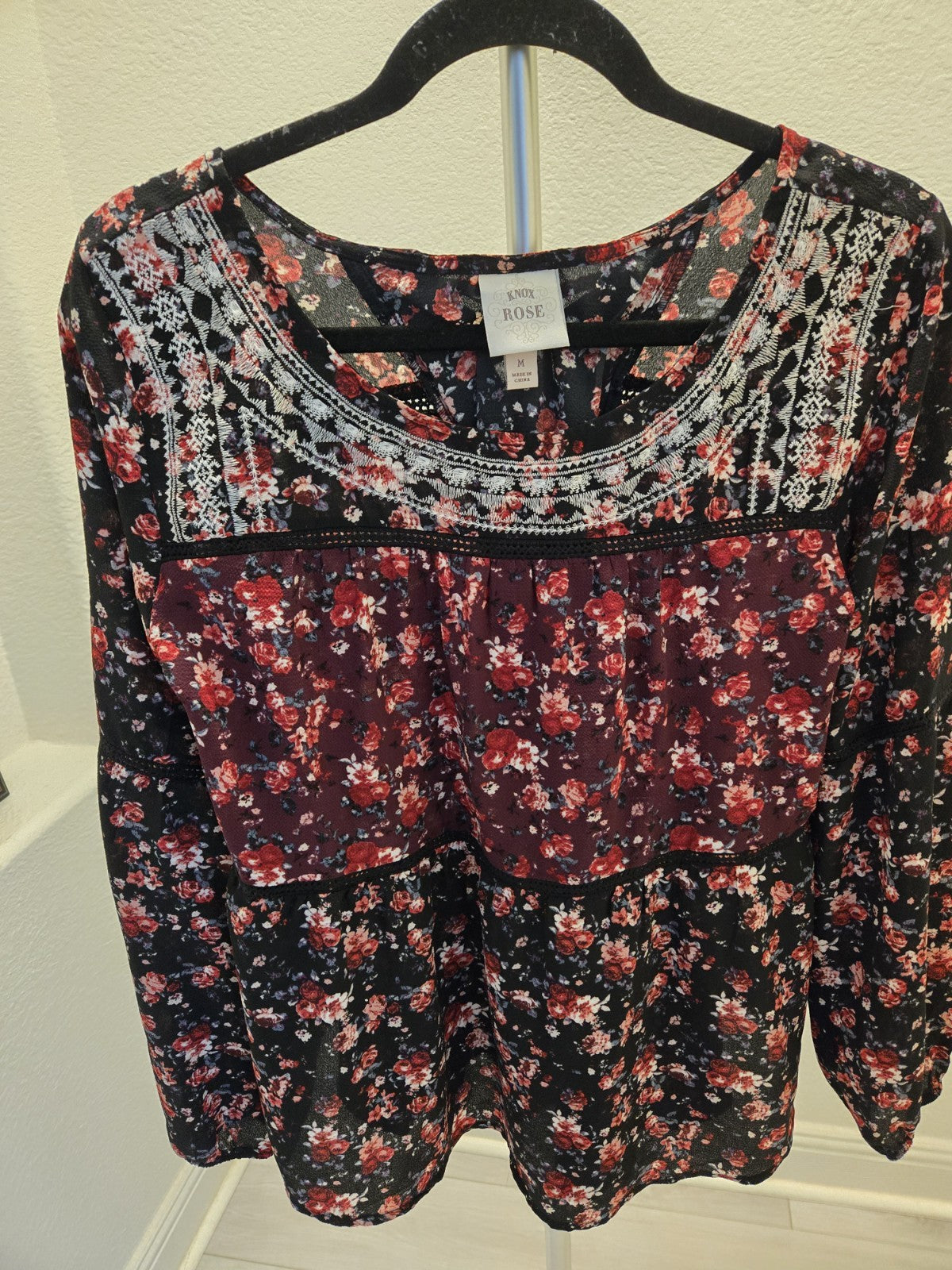 Knox Rose M Floral Embroidered Womens Tiered Long Sleeve Peasant Top Boho