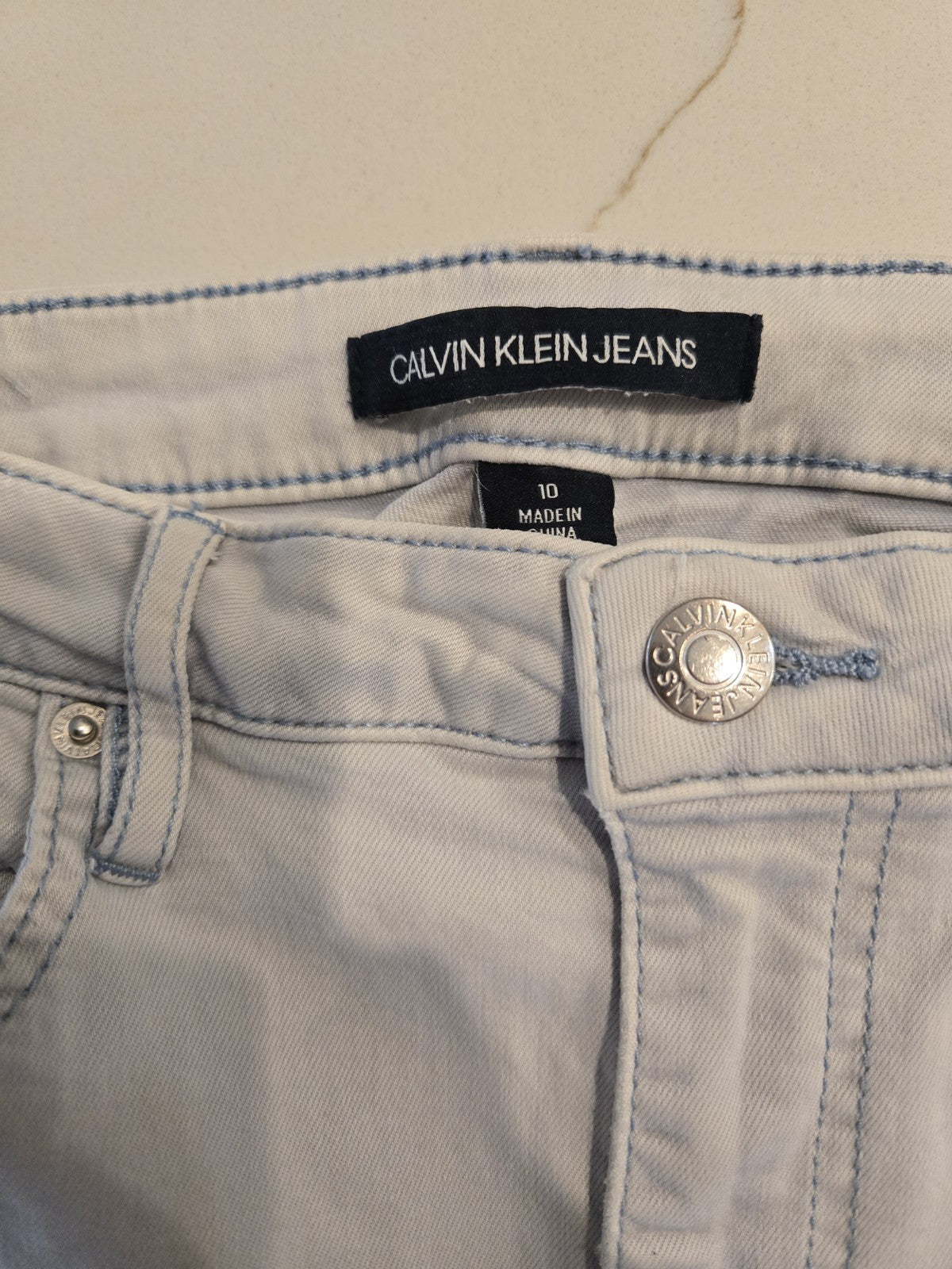 Calvin Klein Jeans Size 10 Bleach Light Wash Skinny Denim Womens Slim Pants