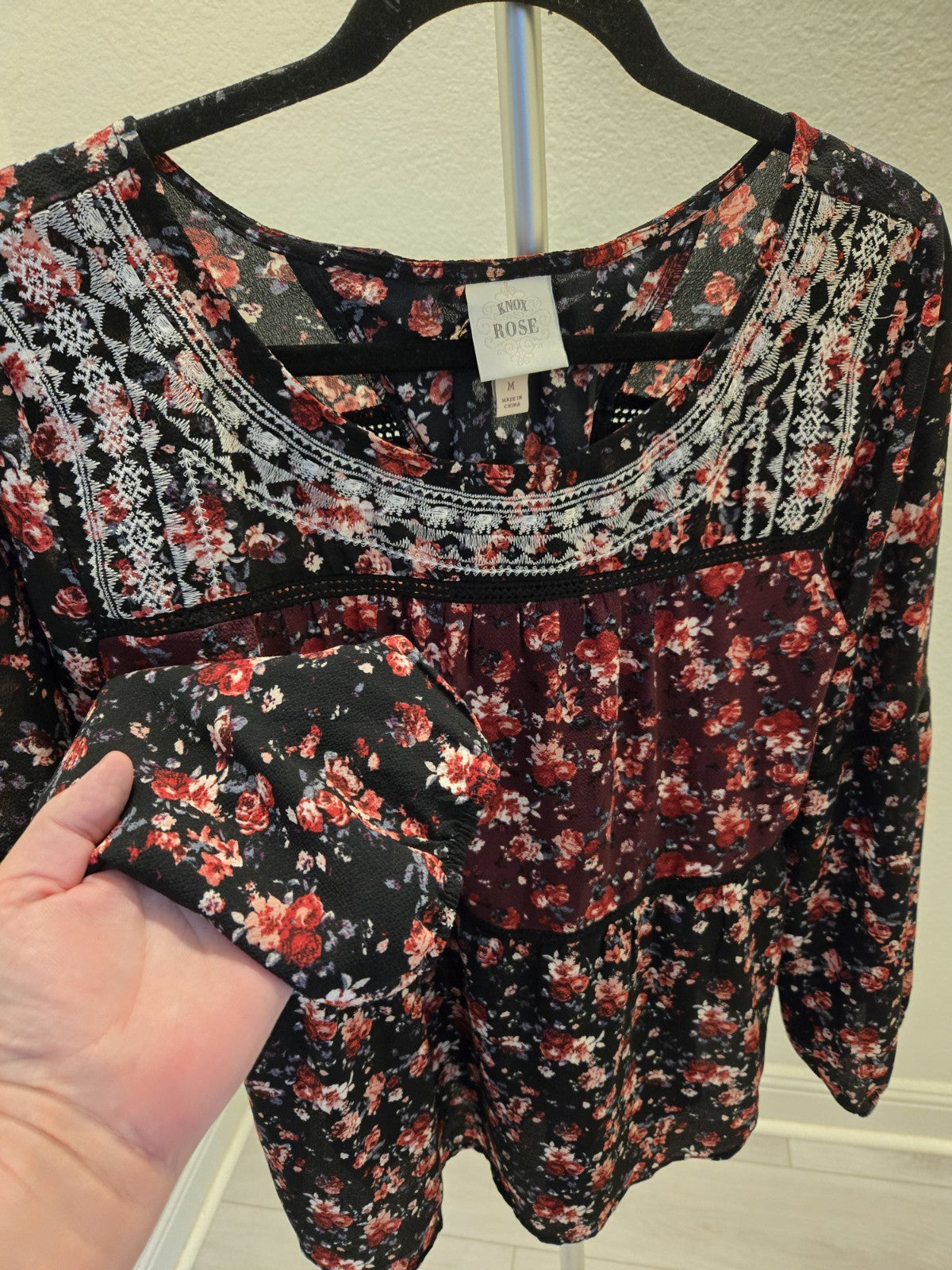 Knox Rose M Floral Embroidered Womens Tiered Long Sleeve Peasant Top Boho