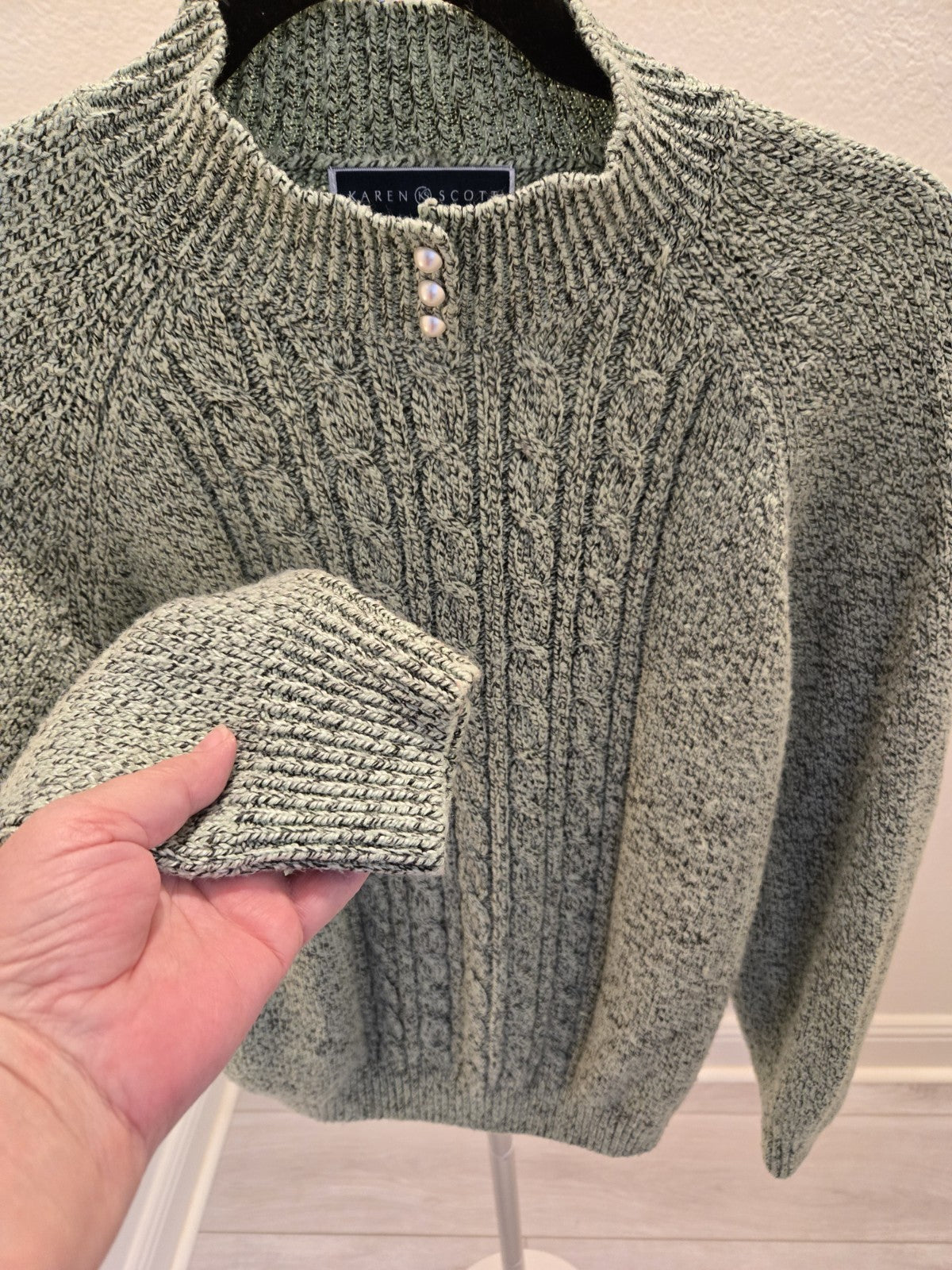 Karen Scott Women's M Cable Knit Mock Neck Sweater Green Speckled Pearl Buttons