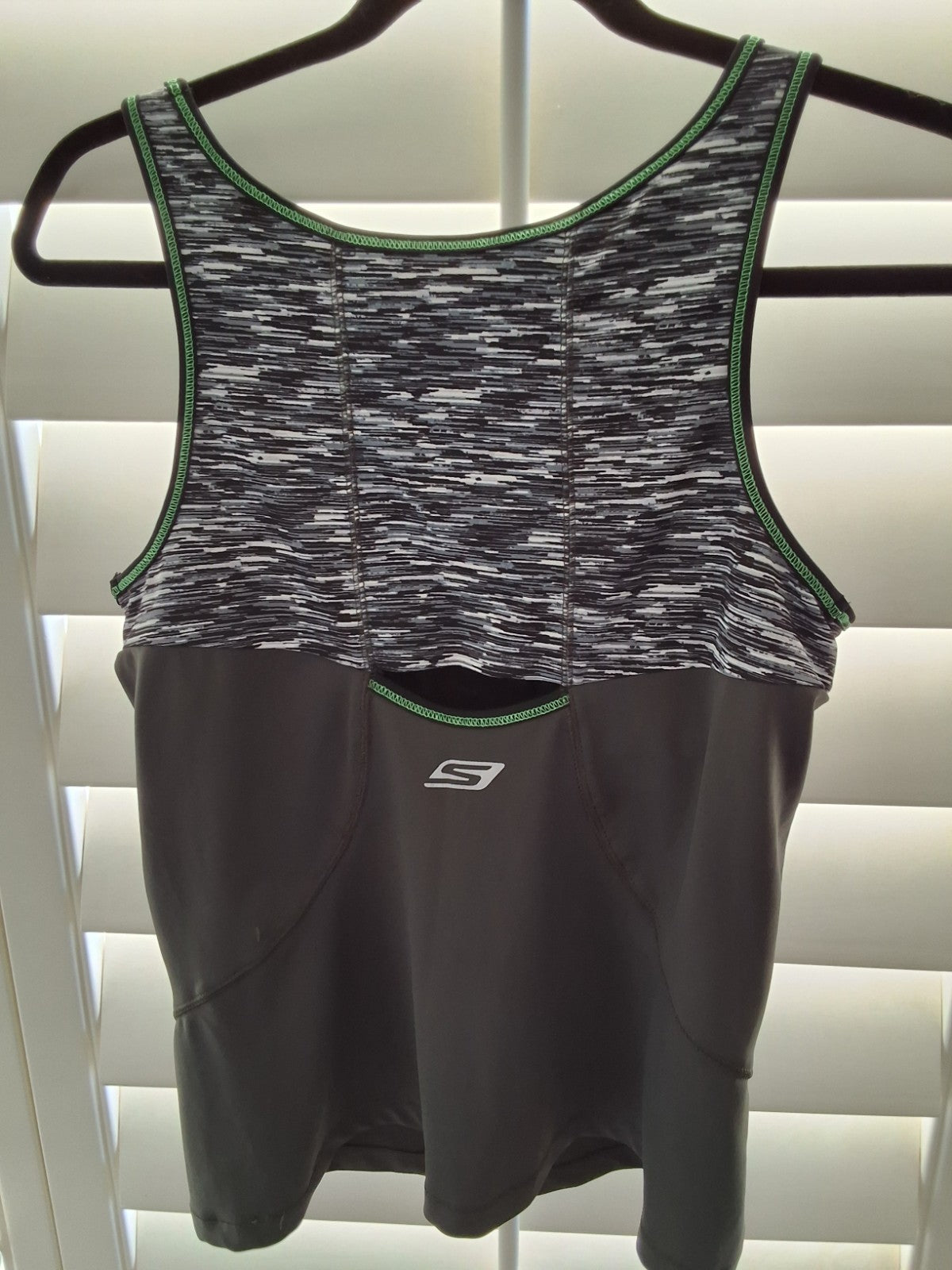 Skechers GOdry Black Gray Heathered Athletic Tank Top Keyhole Green Trim M Women