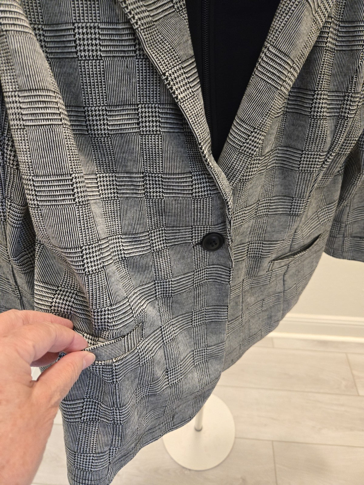 Cisono XL Plaid Blazer Hooded 2-in-1 Women's Black White Faux Layered Coat