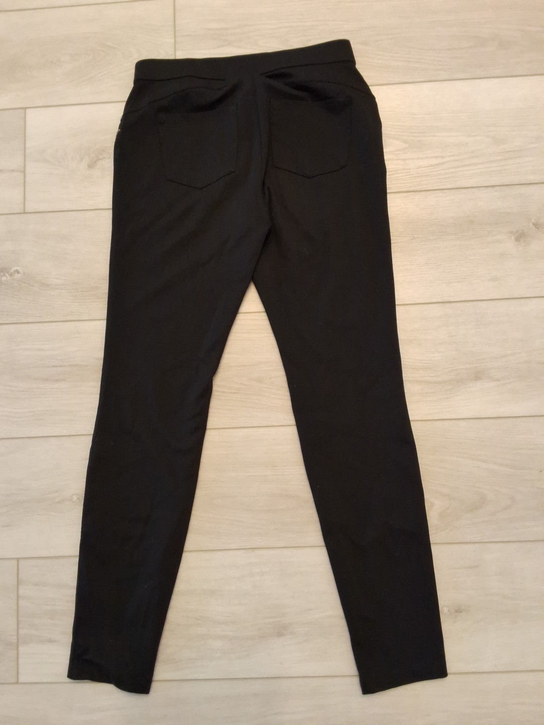 Simply Vera Skinny Black Size S Pockets in Back & Faux Pockets in Front Capris