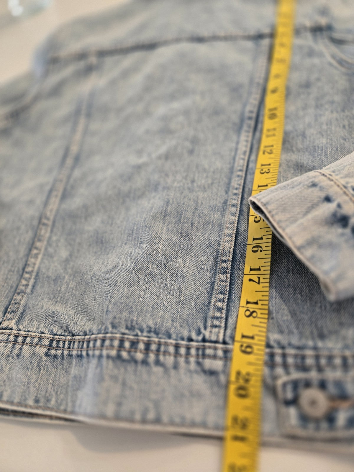 Old Navy Distressed Denim Trucker Classic Jean Jacket Women’s Large Light Wash