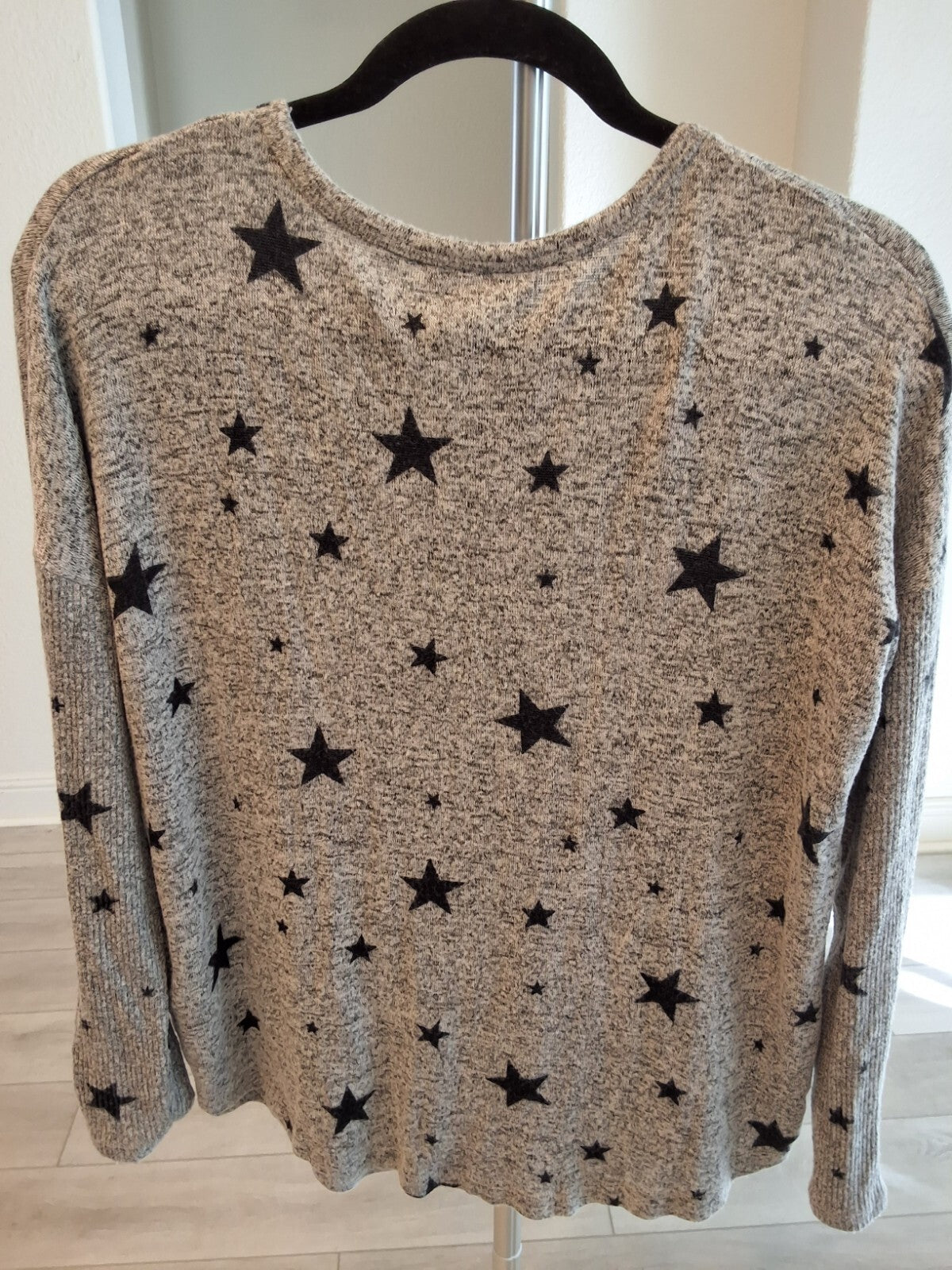 Buffalo David Bitton Size M 3/4 Sleeve Gray Black Stars Super Soft Light Sweater