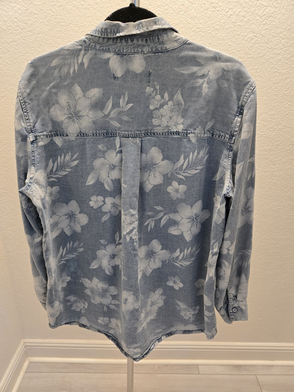 Vintage Havana M Bleached Tropical Denim Look Button Down 100% Lyocell Top