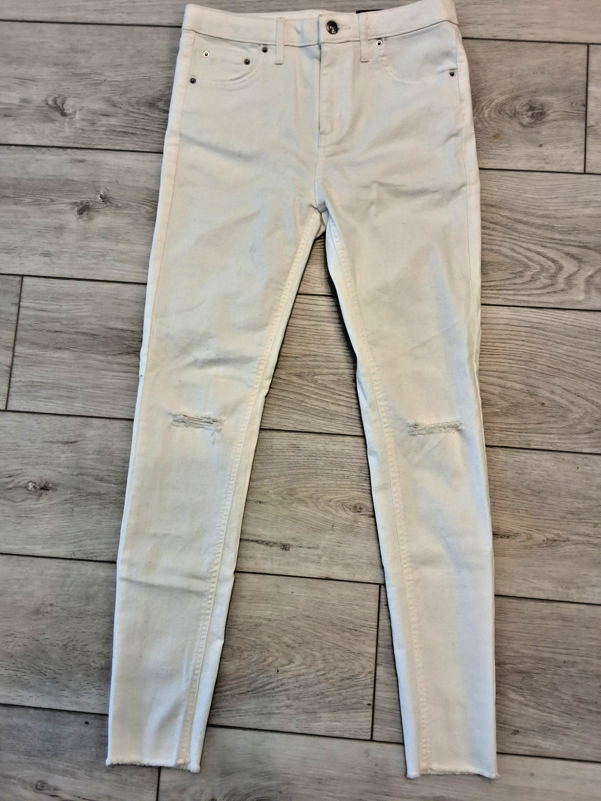Wild Fable Size 6 Womens High Rise Skinny Distressed at Knee White Jeans NEW
