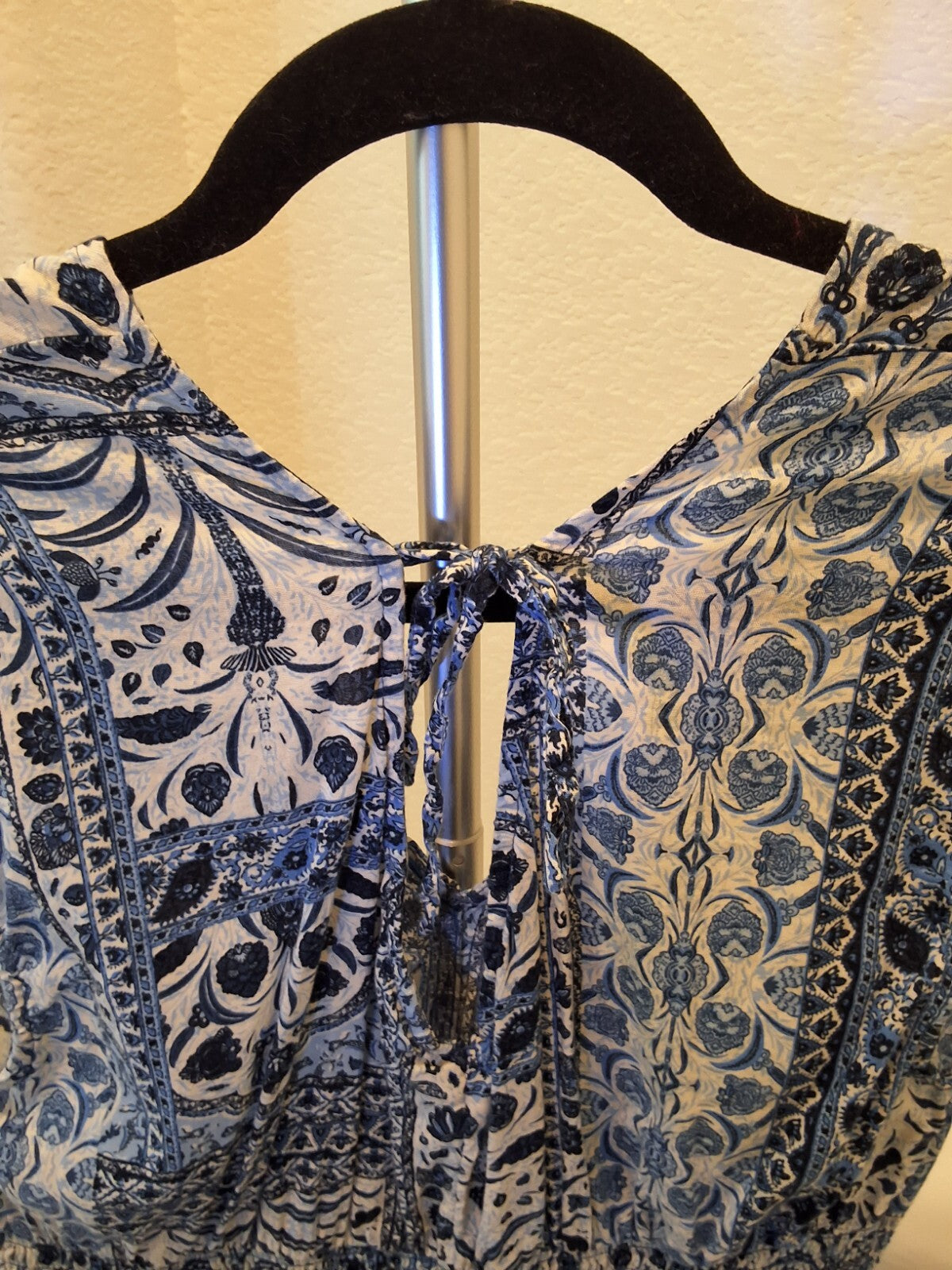 Old Navy Womens Size L Smocked Elastic Waist Paisley Floral Tie Back Blue Blouse