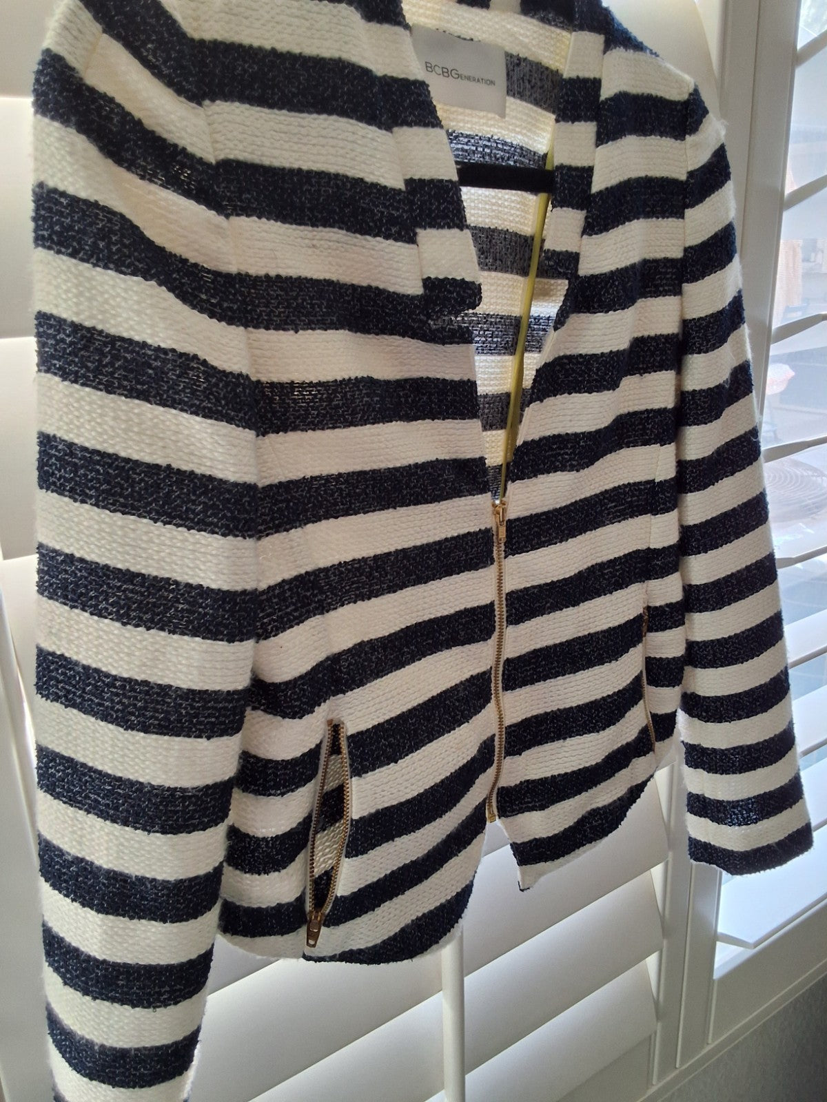 BCBGeneration Blue White Striped S Ziip Front Blazer Jacket Neon Accent Womens