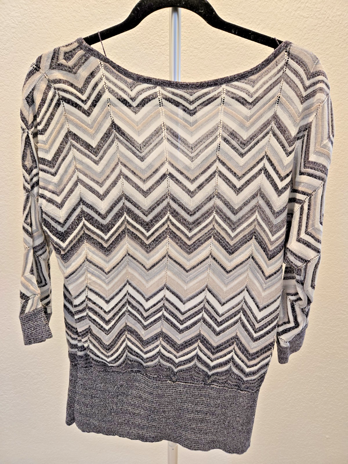WHBM Metallic Chevron Knit Sweater M Gray Silver Shimmer V-Neck Dolman Y2K