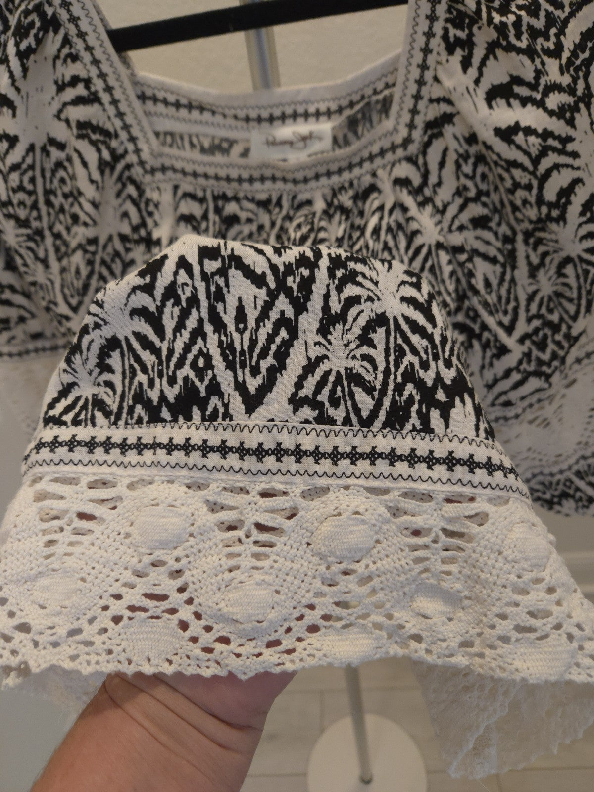 Panama Jack S Geometric Peasant Top Black White Lace Accent Boho Puff Sleeve