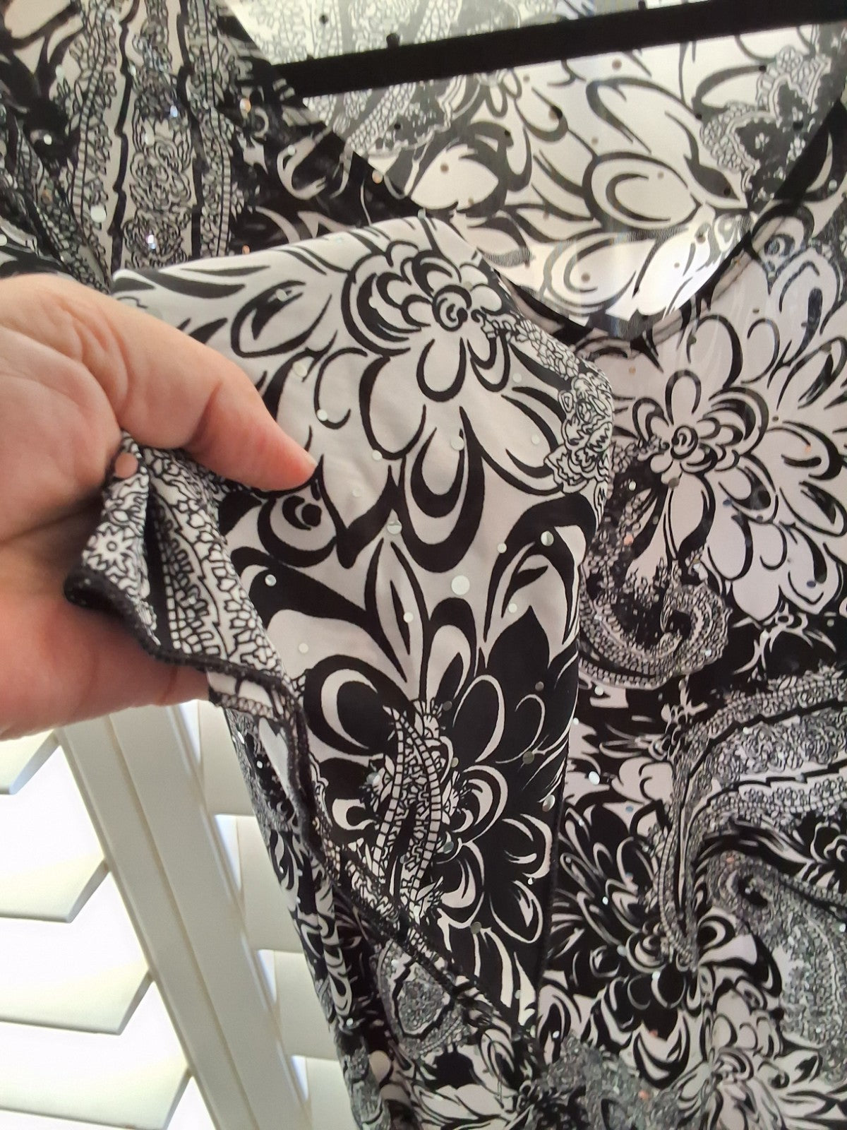 Dressbarn Woman 1X Plus Size Black White Paisley Floral Print 3/4 Sleeve Blouse