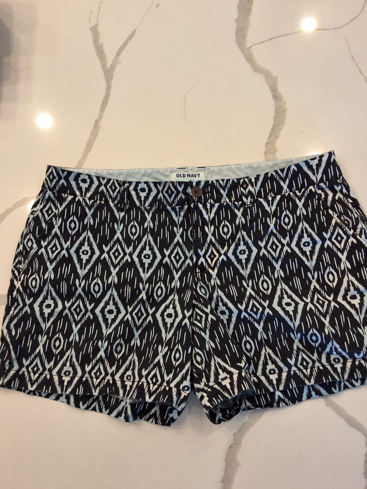 Old Navy Black Blue XL Size 14 Geometric Ikat Diamond Print Cotton Shorts Womens