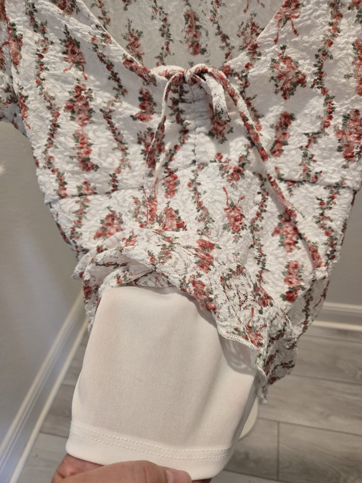 Madden Girl  L Floral Lace Tie Front Top Womens Short Sleeve Sheer Blouse White