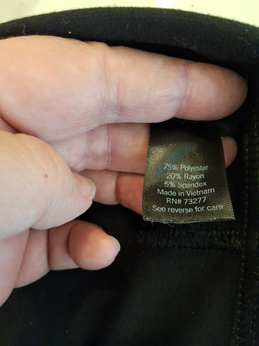 Simply Vera Skinny Black Size S Pockets in Back & Faux Pockets in Front Capris
