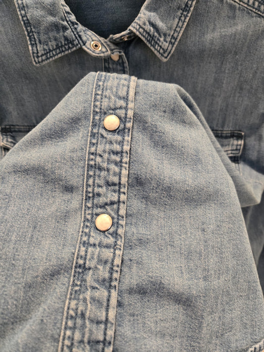 H&M Pearl Snap Medium Chambray Western Shirt Long Sleeve Blue Denim Women's