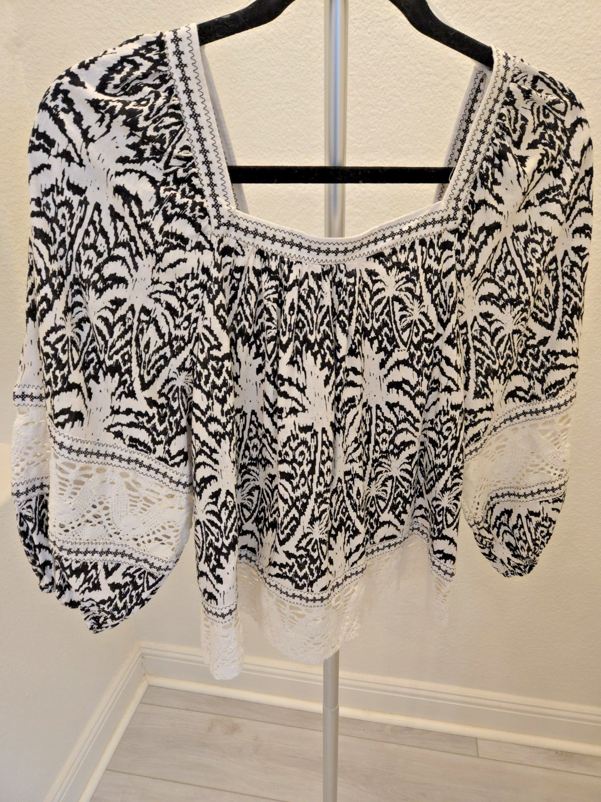 Panama Jack S Geometric Peasant Top Black White Lace Accent Boho Puff Sleeve
