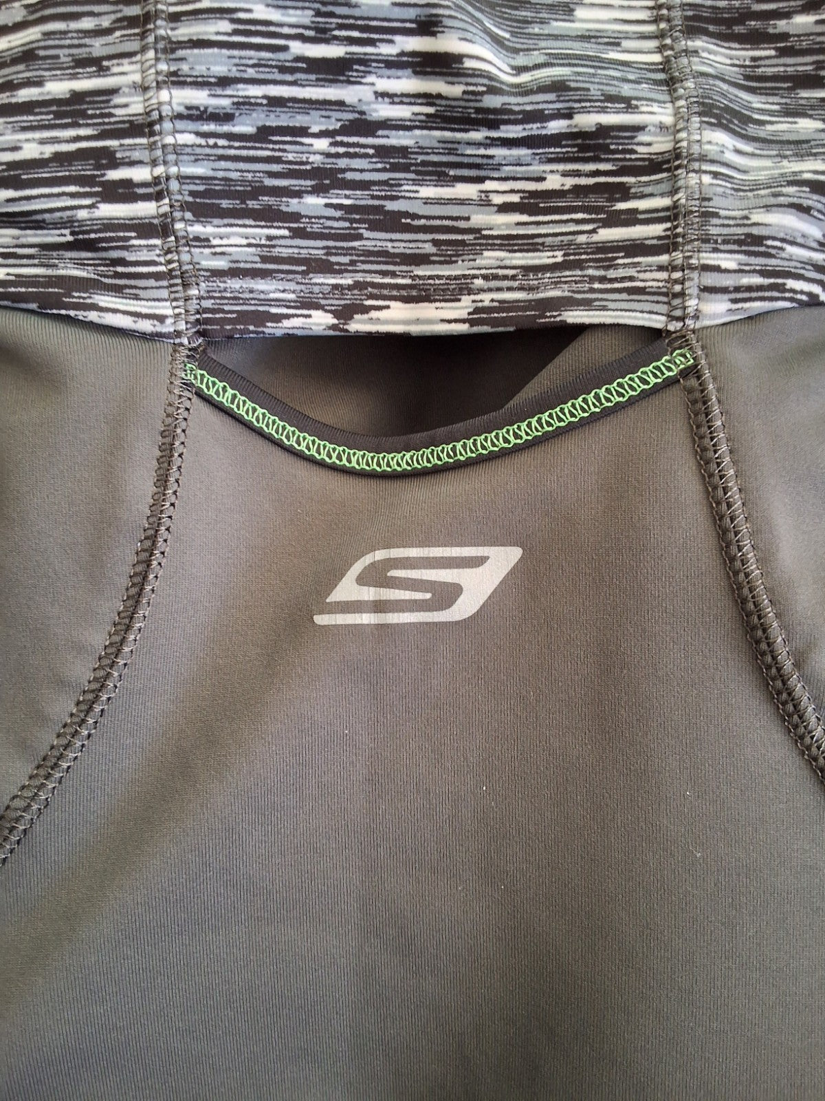 Skechers GOdry Black Gray Heathered Athletic Tank Top Keyhole Green Trim M Women
