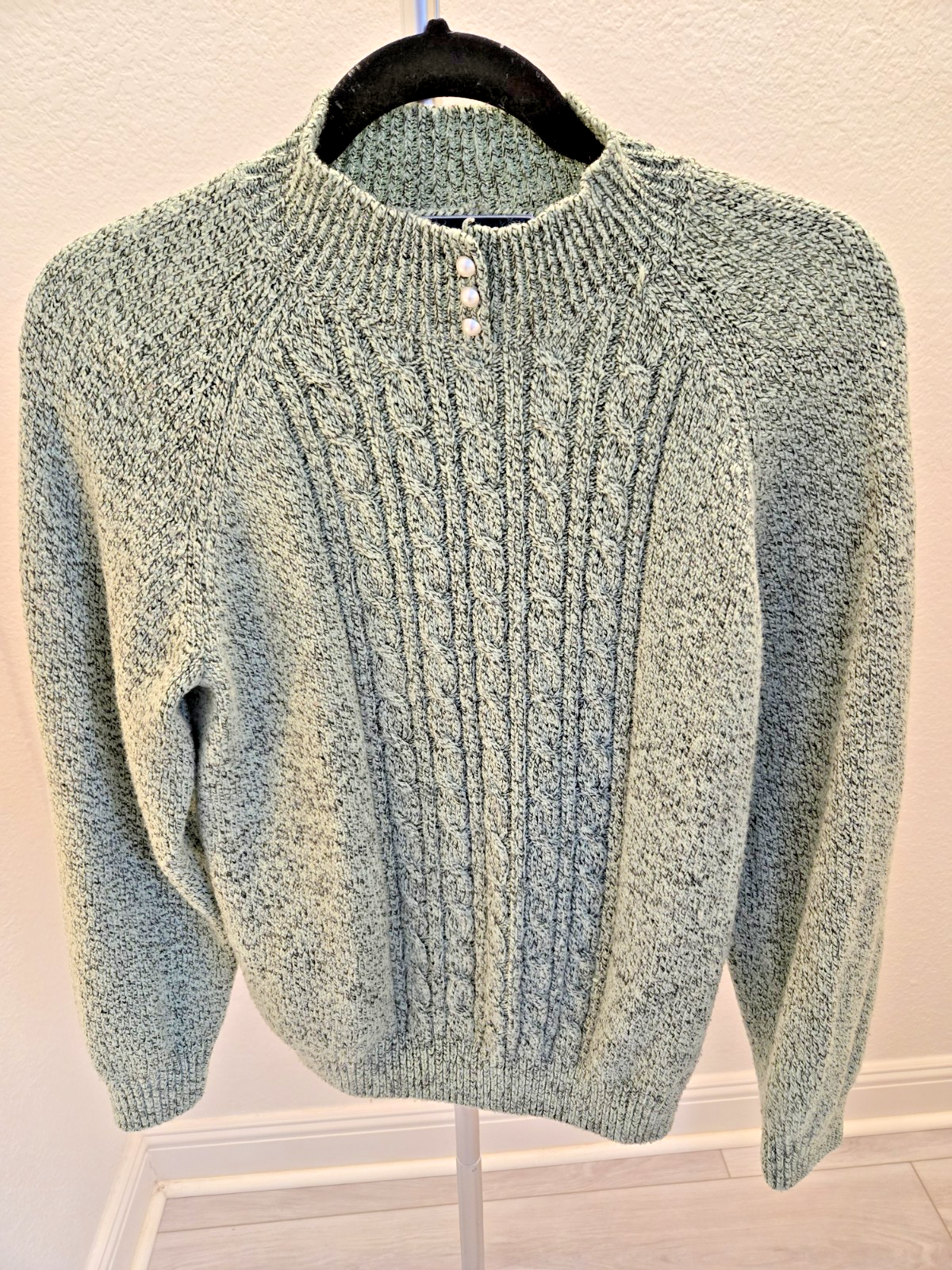 Karen Scott Women's M Cable Knit Mock Neck Sweater Green Speckled Pearl Buttons