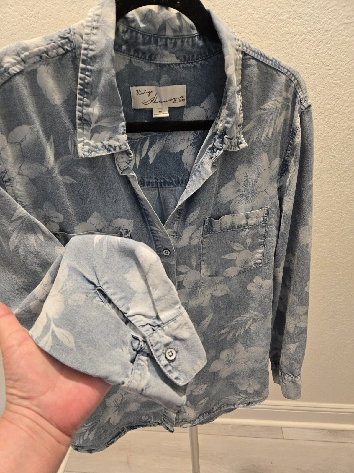 Vintage Havana M Bleached Tropical Denim Look Button Down 100% Lyocell Top