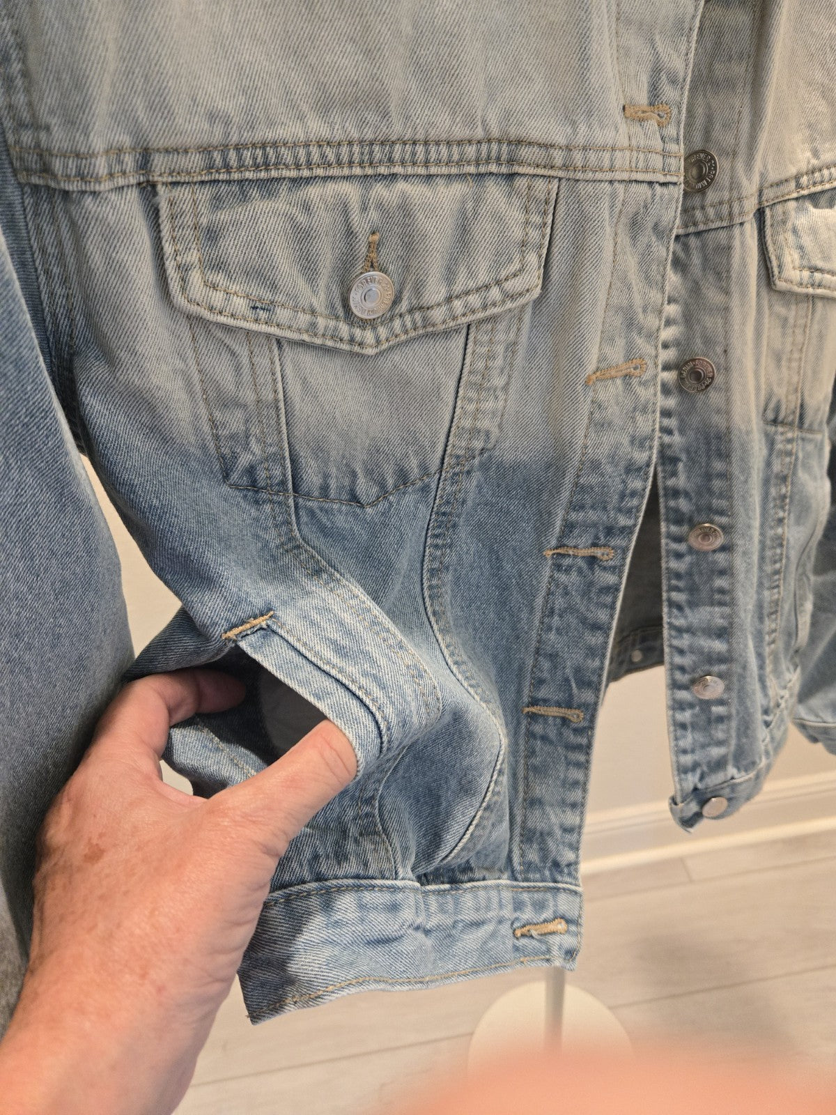 Forever 21 Medium Ombre Bleach Dip Dye Denim Trucker Jean Jacket Coat Light Wash