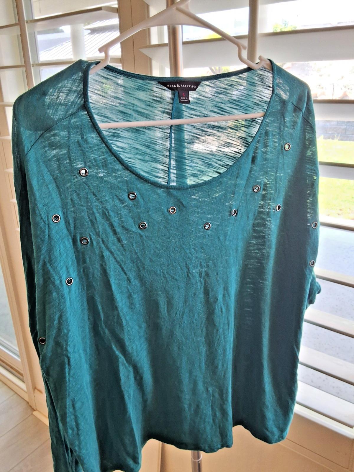 Rock & Republic Large Teal Lightweight Loose-Knit Top with Grommet Details