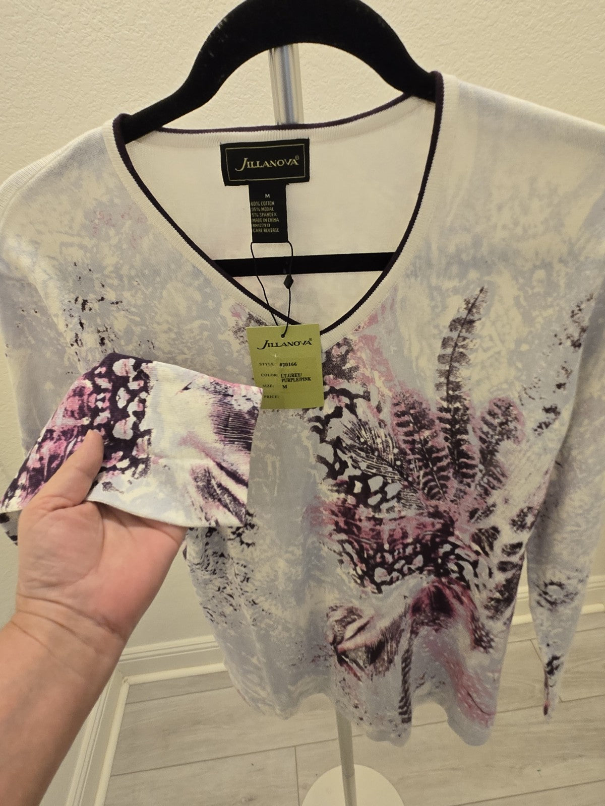Jillanova Women's M Abstract Feather Print V-Neck Modal Blend NWT Sweater