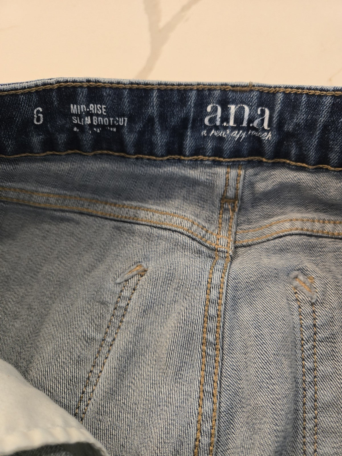 a.n.a. Women's 6 Mid-Rise Slim Bootcut Jeans Medium Wash Blue Denim Y2K