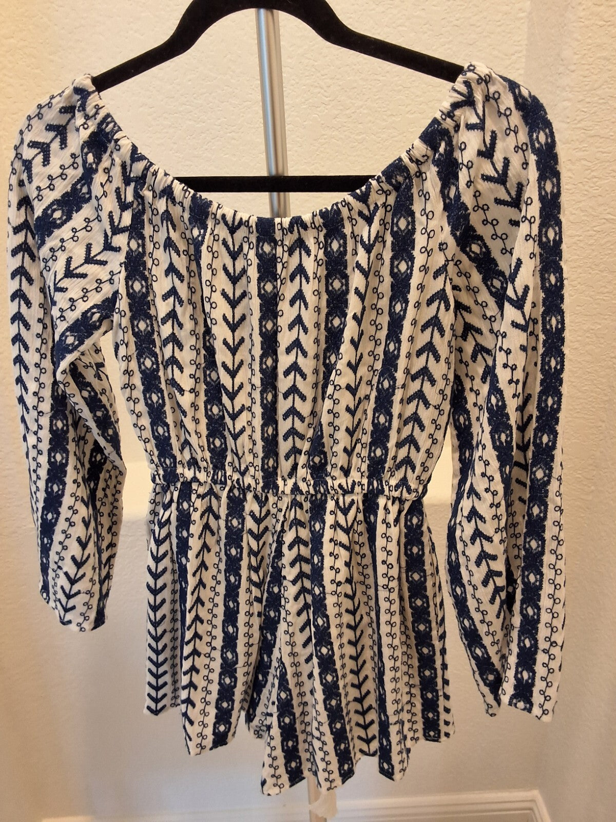Cupcakes and Cashmere Size M Womens Blue and White Embroidered Romper