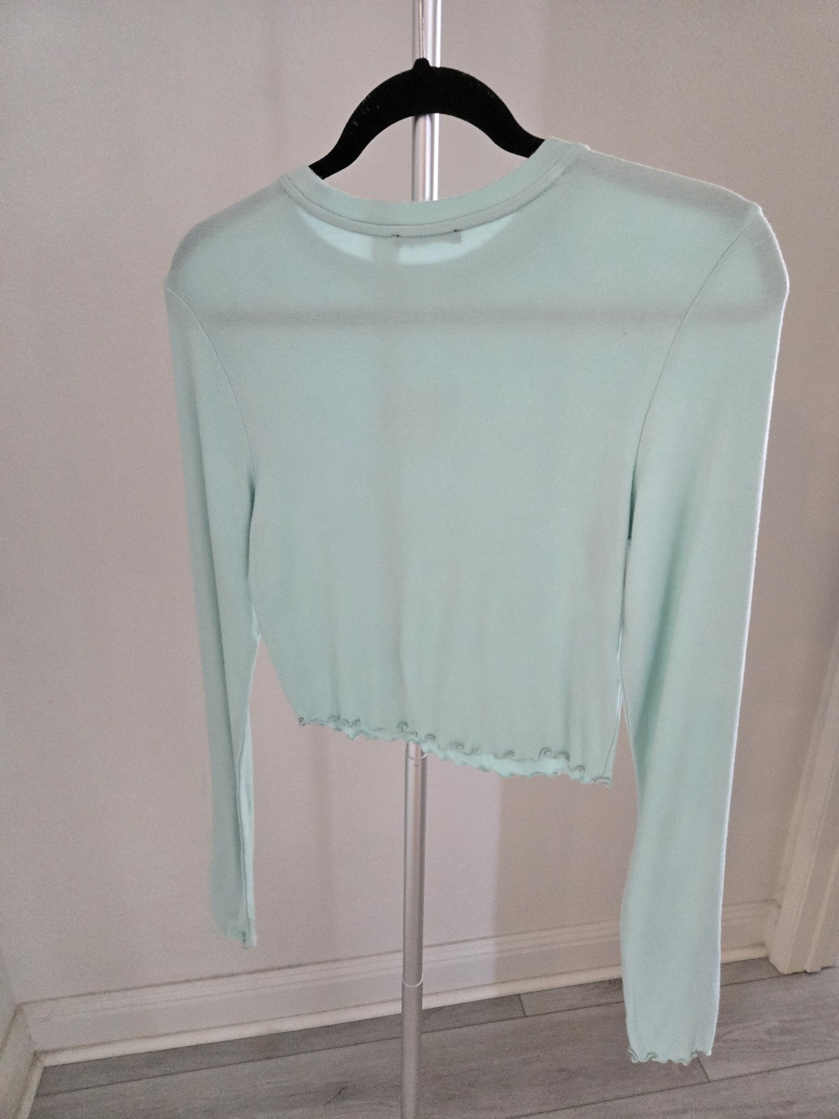 Forever 21 Small Mint Green Baby Girl Heart Graphic Crop Top Long Sleeve