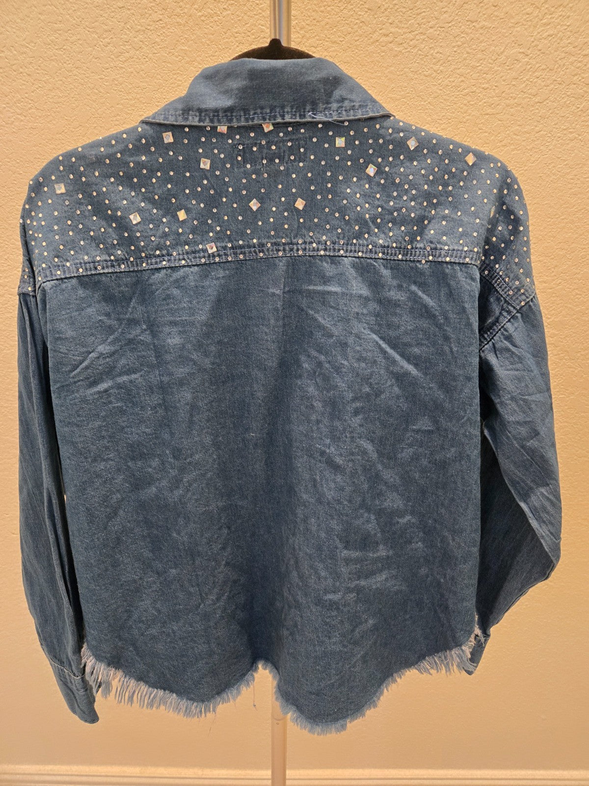 Thrill Jeans M Denim Rhinestone Studded Highland Cow Pocket Patch Frayed LS Top