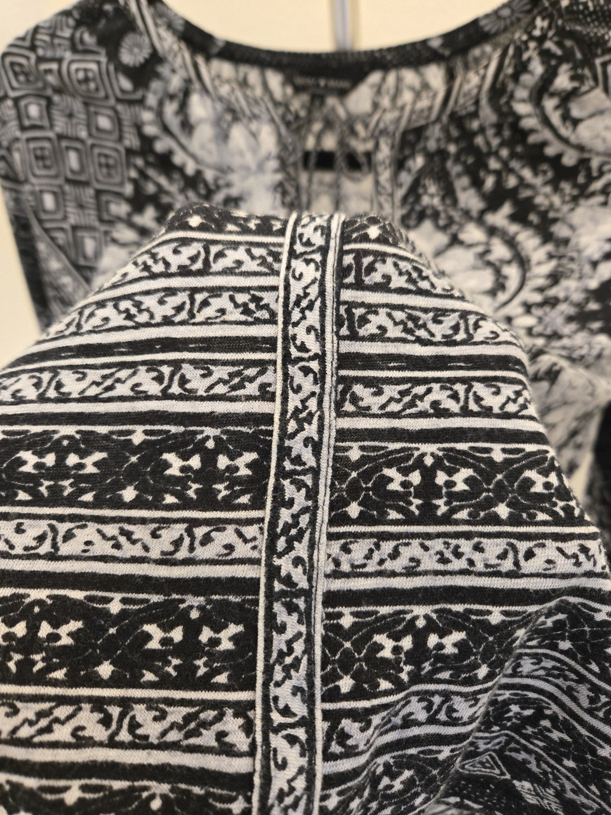 Lucky Brand Peasant Black White Paisley Tie Neck Boho Blouse Small Womens