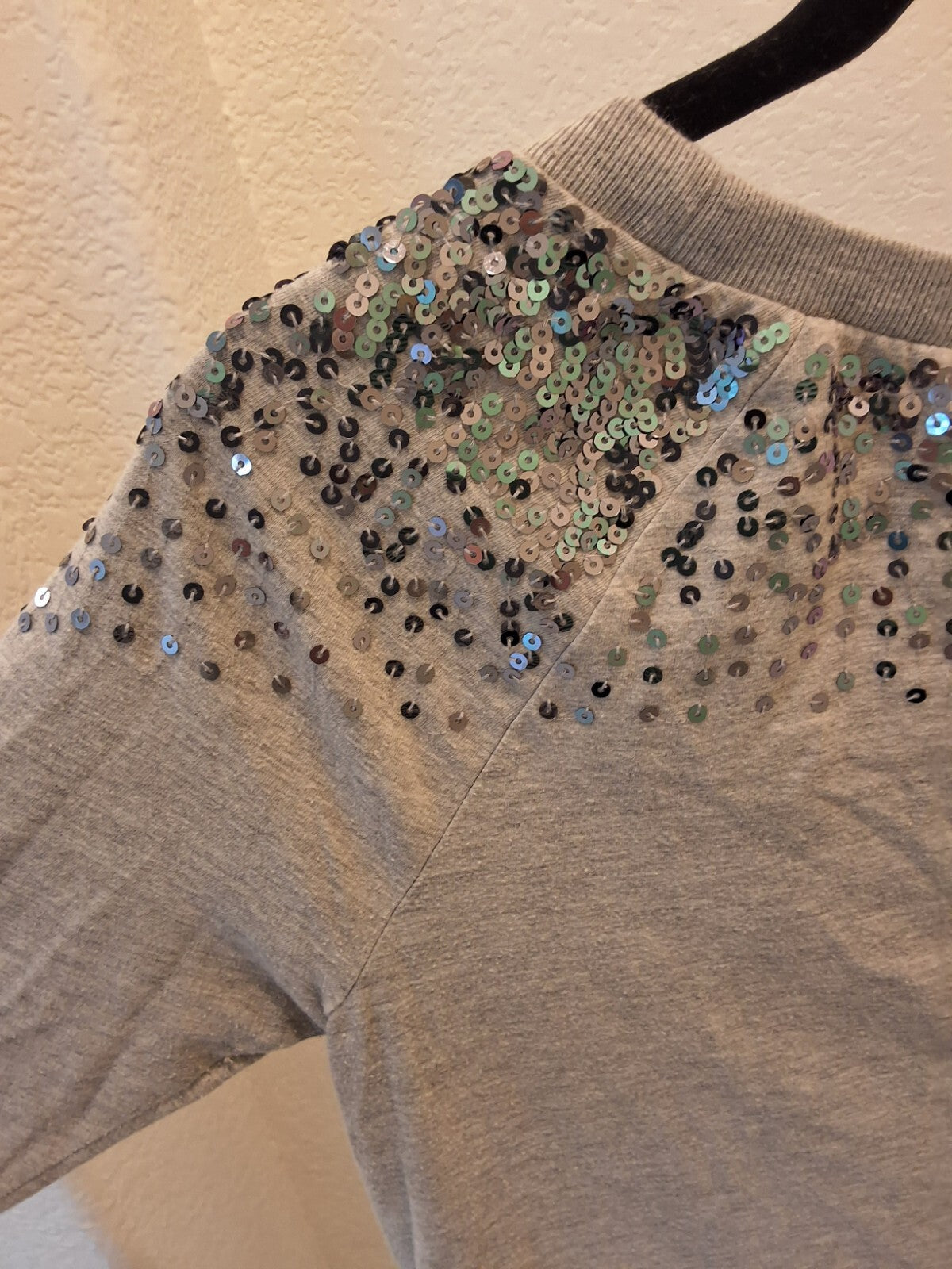 DKNY Size S Womens Gray with Sequins Scoop Neck 3/4 Sleeve Top/Sweatshirt