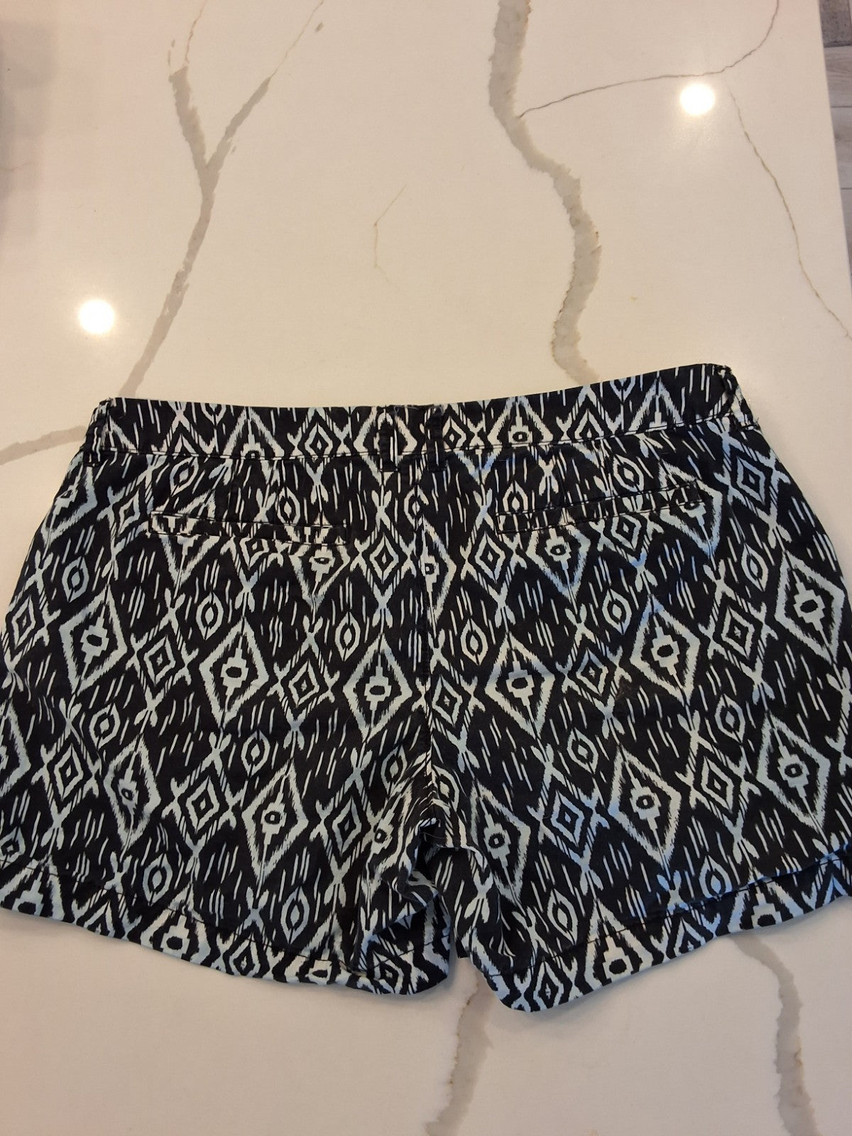 Old Navy Black Blue XL Size 14 Geometric Ikat Diamond Print Cotton Shorts Womens