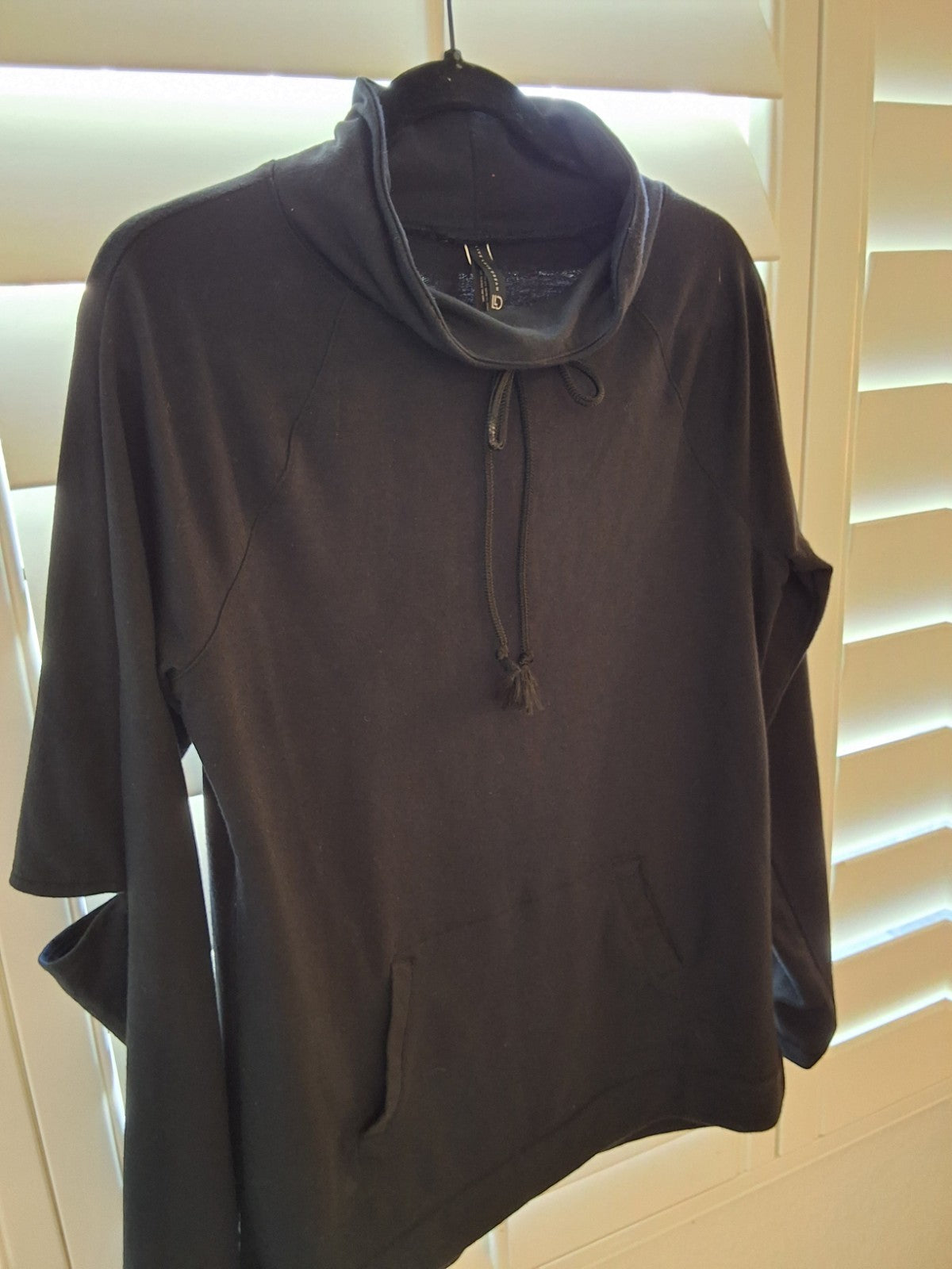 Live Love Dream LLD Women's Size M Black Cowl Neck Pullover Hoodie Sweatshirt