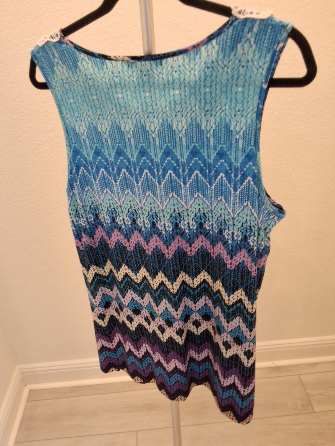 Susan Lawrence 1X Sleeveless Crochet Lace Top Chevron Strip Geometric Top