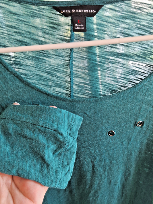 Rock & Republic Large Teal Lightweight Loose-Knit Top with Grommet Details