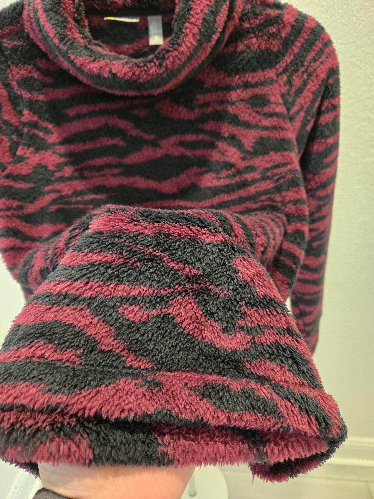 Zella Womens L Y2K Purple Zebra Furry Fleece Print Plush Sweatshirt $39 NWT