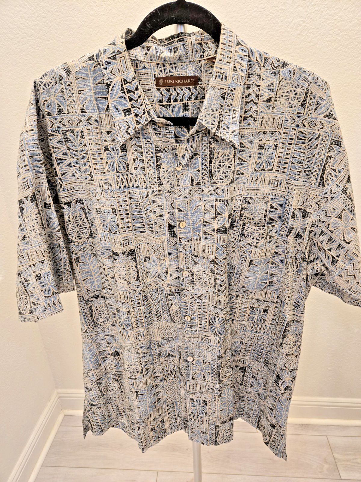 Tori Richard Men's XL Cotton Lawn Hawaiian Resort Palm Pineapple Abstract Shirt