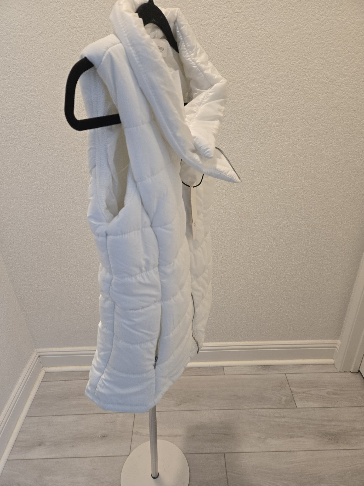 Workshop Republic NEW White Puffer Vest Shawl Collar Cozy Luxe Athleisure $78